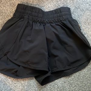 BLACK LULULEMON SHORTS